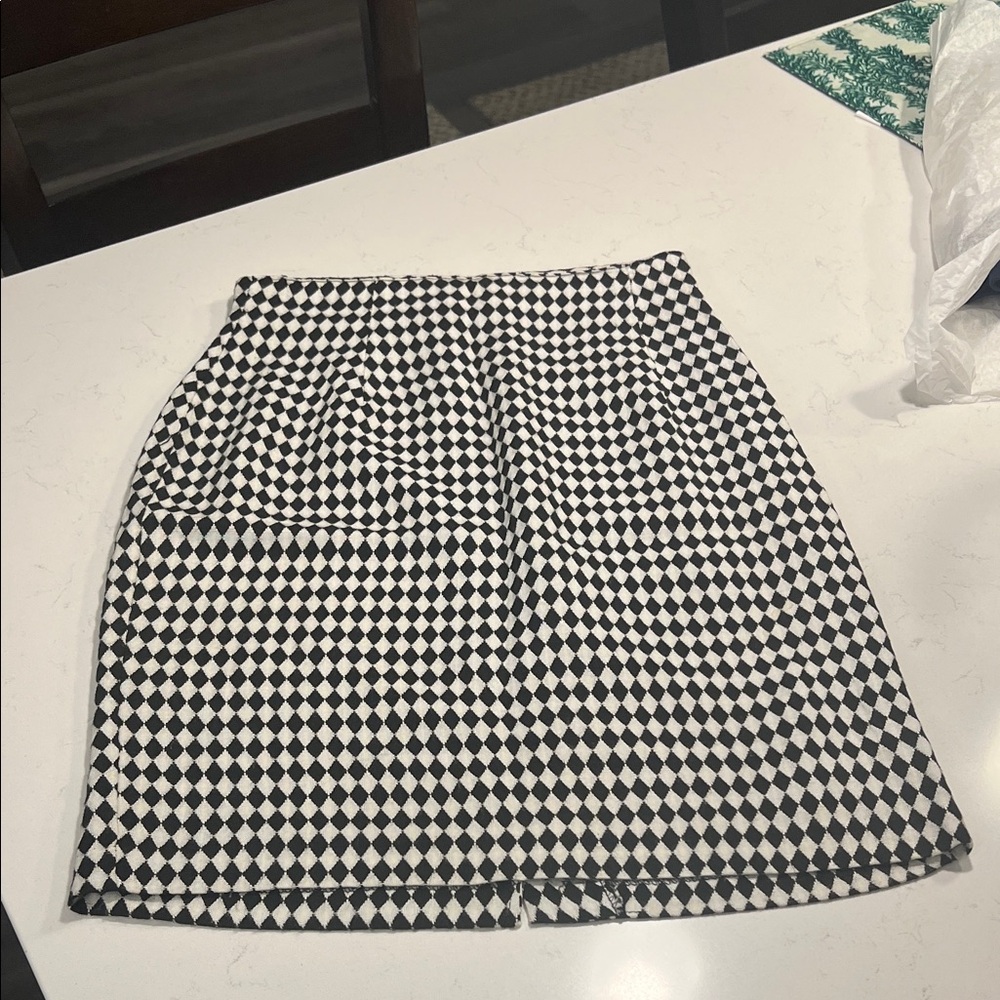 Forenza Black and White Diamond Pattern Mini Skirt size 6